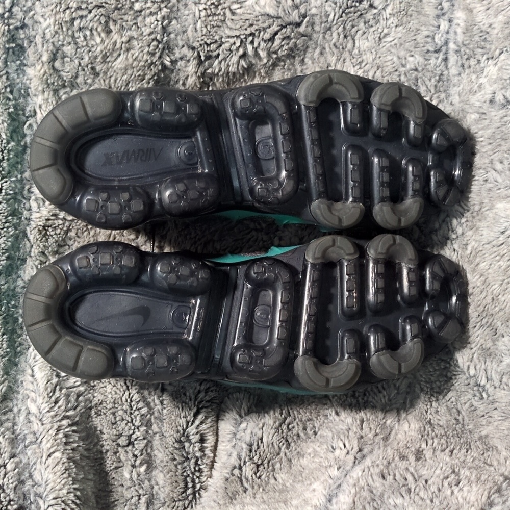 Nike VaporMax Plus Black and Teal Sneakers Men's sz 9.5 - Picture 5 of 6